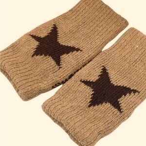 Brown fingerless knit gloves nwt w star pattern
Color is darker brown